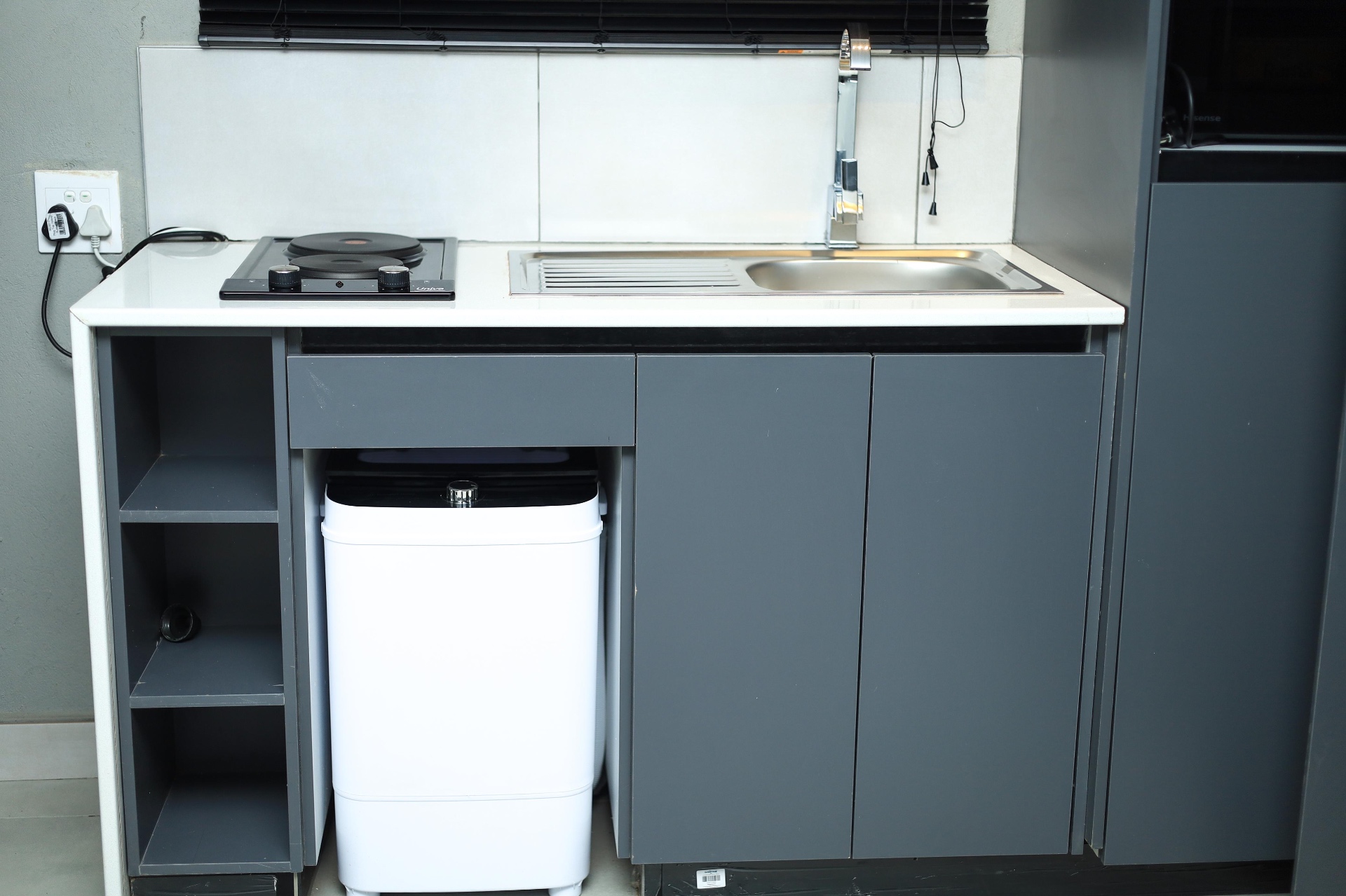 Full kitchenette with washing machine underneath